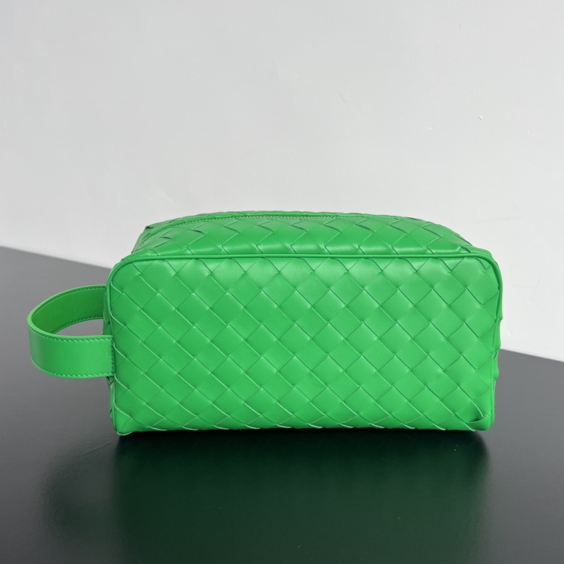 Косметичка зеленая из натуральной кожи с плетением Intrecciato Bottega Veneta