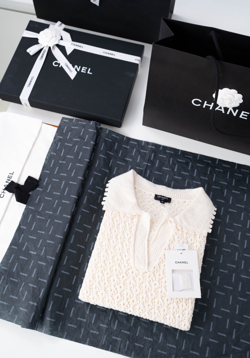 Белый вязаный топ CHANEL с вырезом под горло