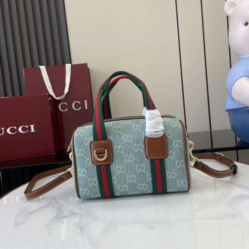 Сумка Gucci с монограммой и ремешком