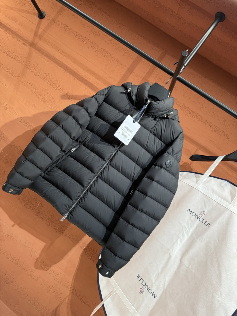 Пуховик Moncler