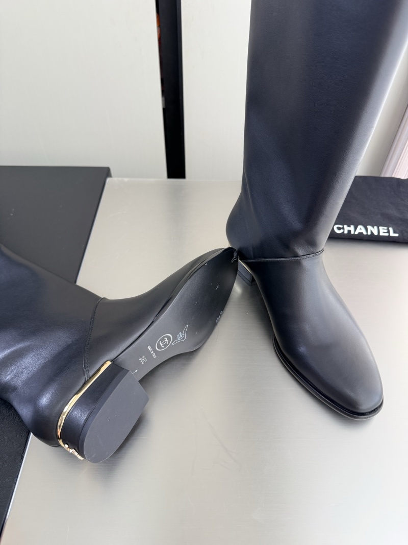 Женские сапоги Chanel с логотипом