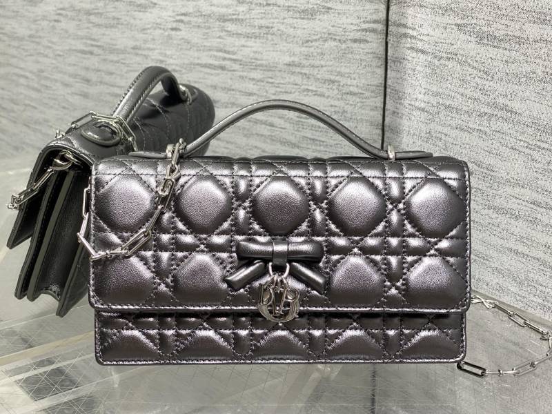 Черная сумка Dior с цепочкой и ручкой