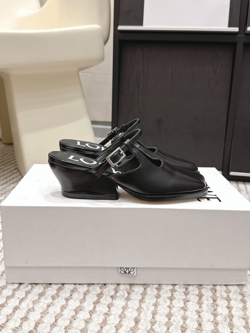 Женские черные мюли из лаковой кожи Loewe