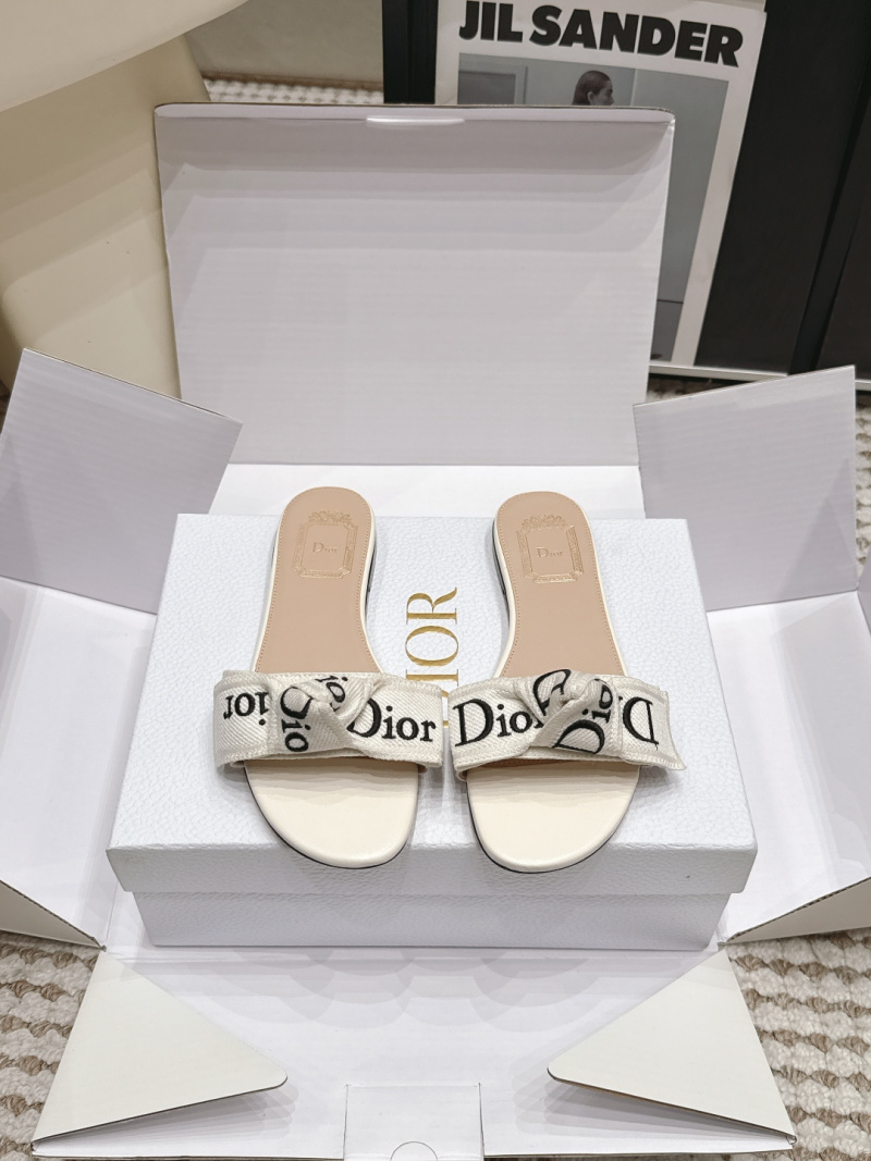 Женские шлёпанцы Dior с монограммой