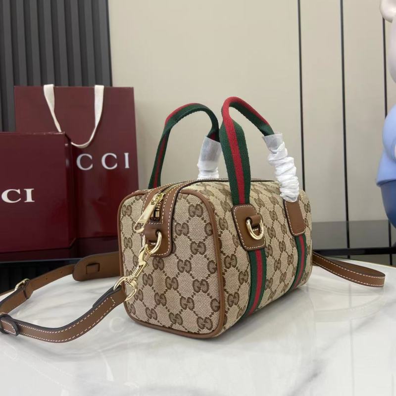 Сумка Gucci с монограммой и ремешком