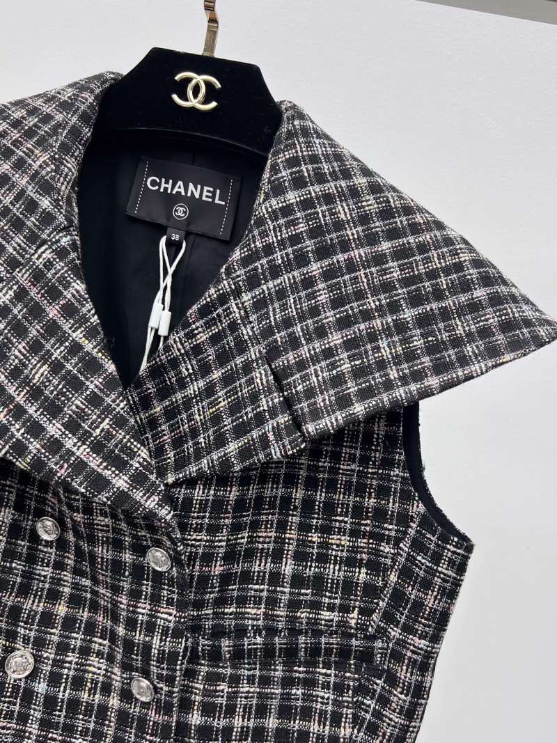 Жилет Chanel твидовый женский с широким воротником