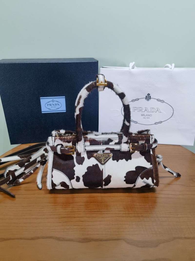Мини сумка Prada Bonnie, черно-белая шерсть