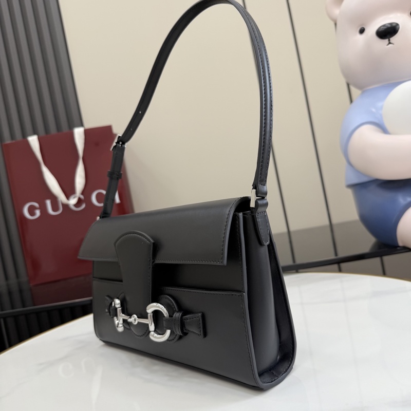 Сумка Gucci с металлической фурнитурой