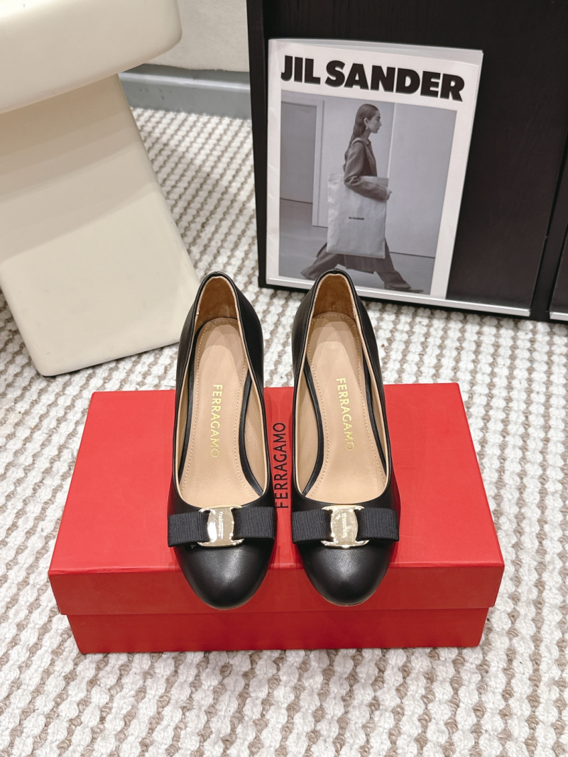 Женские черные лакированные туфли Ferregamo с бантом и металлической пряжкой Ferragamo