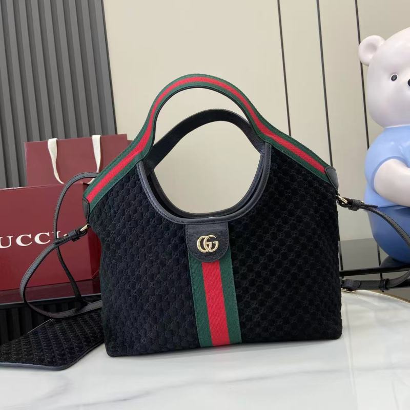 Сумка Gucci с монограммой и ремешком