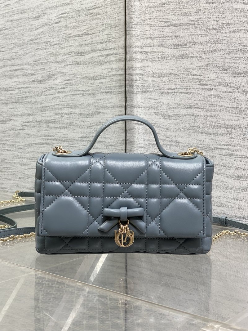 Синяя сумка Dior с цепочкой и ручкой