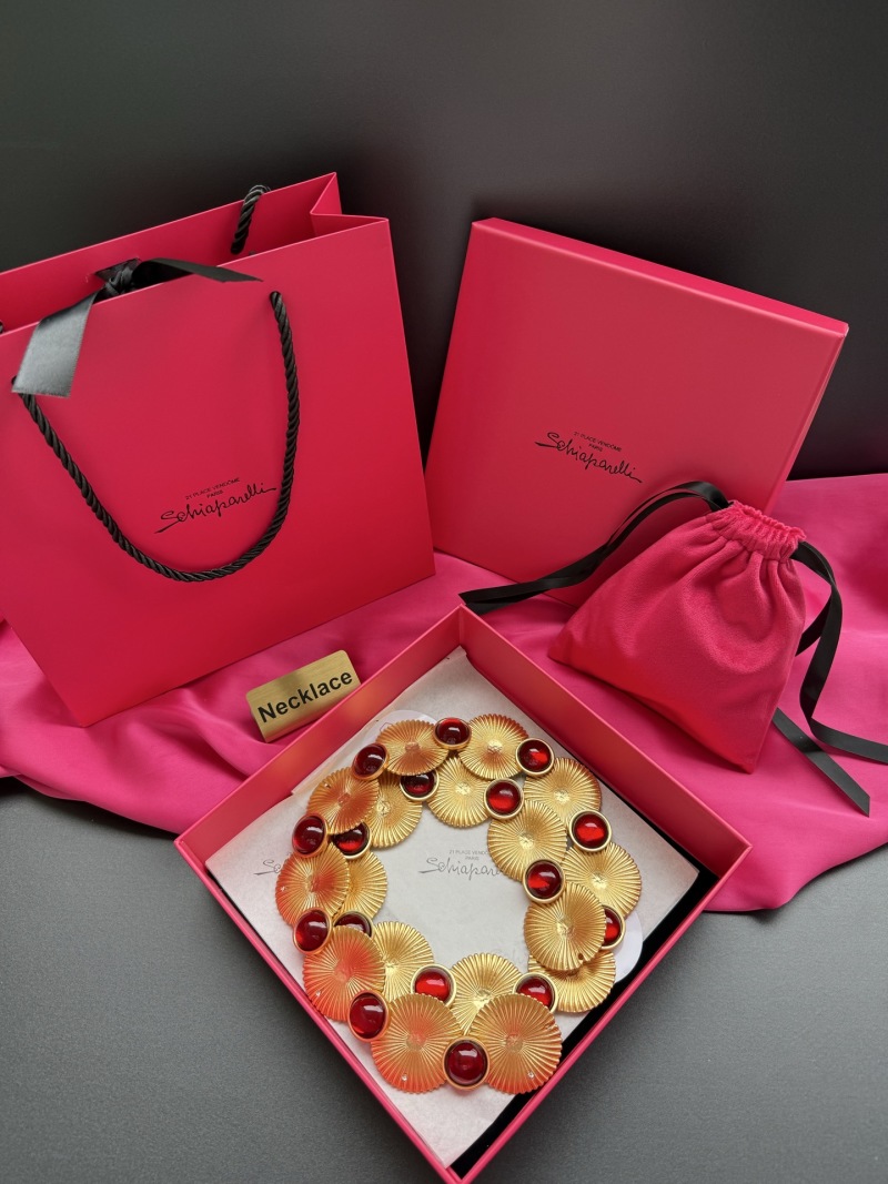 Набор бус с красными камнями Schiaparelli