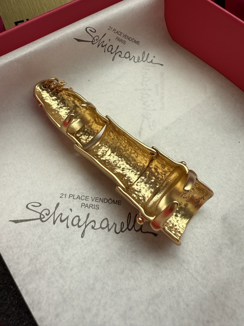 Браслет-фигурка в виде помады Schiaparelli