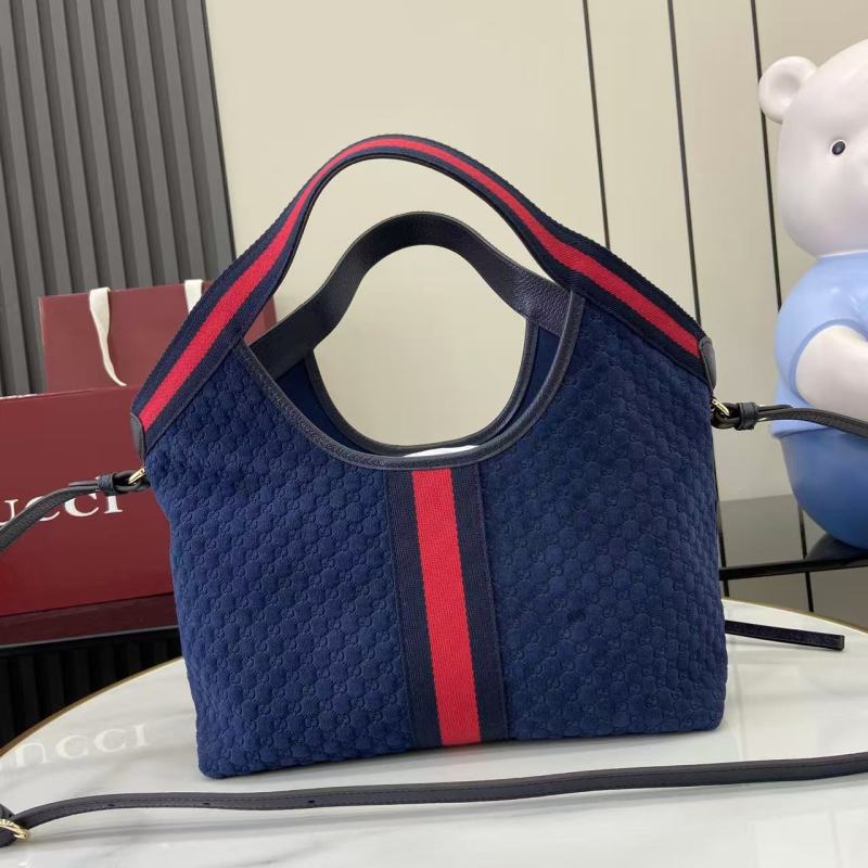 Сумка Gucci с ремешком и косметичкой