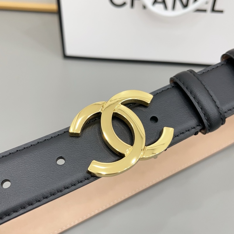 Ремень кожаный с золотой фурнитурой Chanel