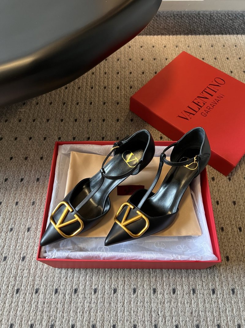 Женские туфли Valentino с ремешком и декором V Valentino Garavani