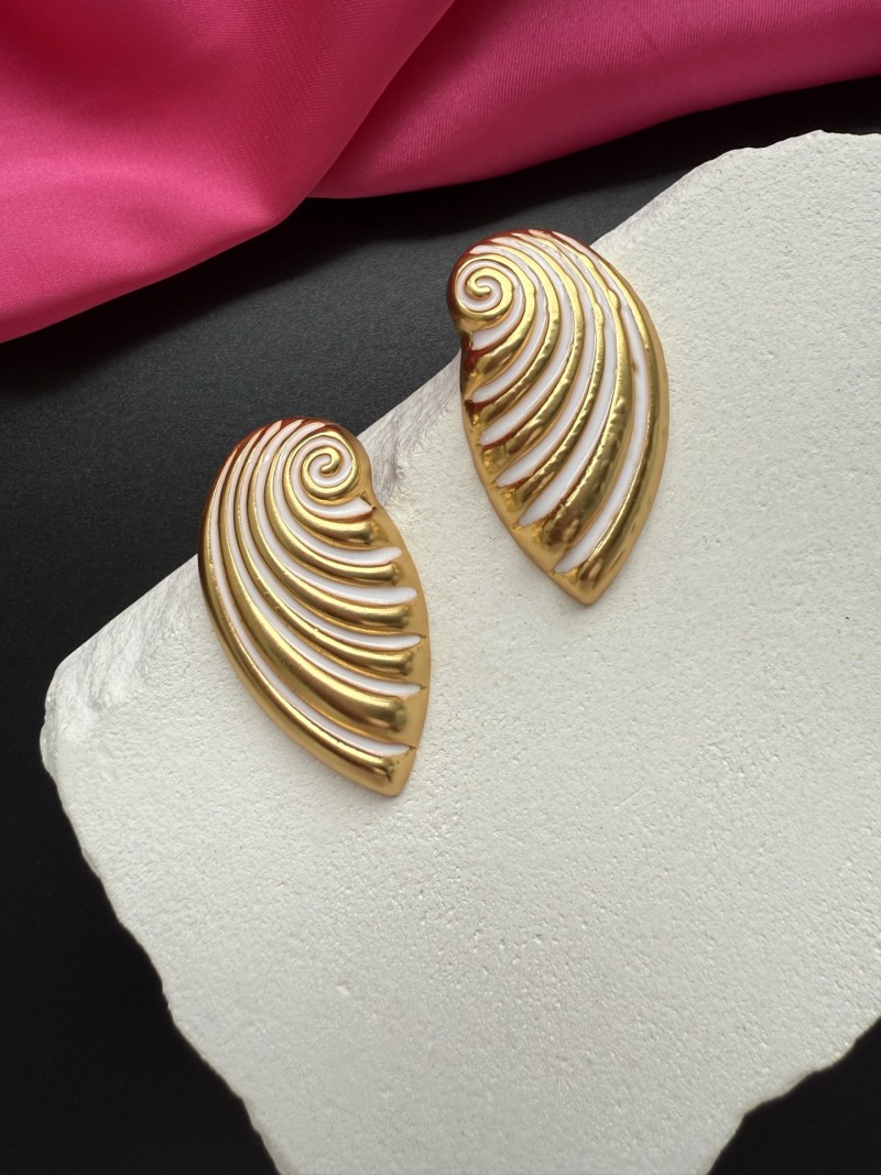Серьги в виде лепестков с золотым покрытием Schiaparelli
