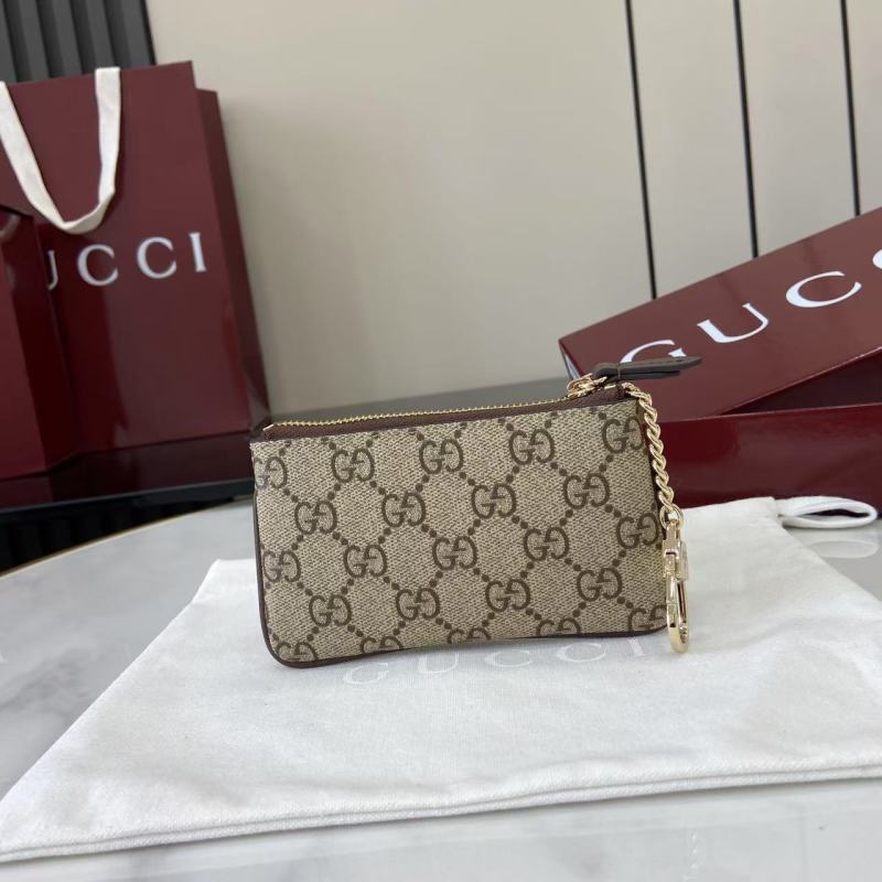 Кошелек Gucci с монограммой и цепочкой