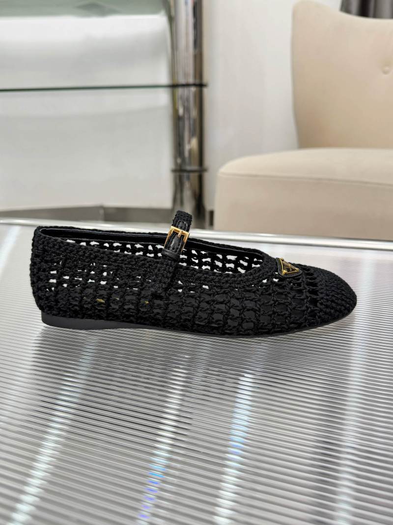 Женские черные плетеные балетки Prada