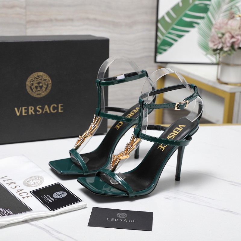 Женские лаковые босоножки Versace с прозрачными ремешками и золотистым декором