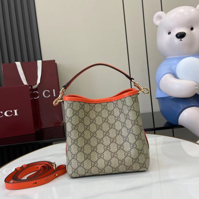 Сумка Gucci с монограммой и оранжевыми вставками