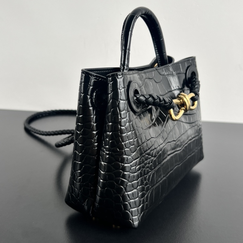 Сумка Bottega Veneta Andiamo Mini