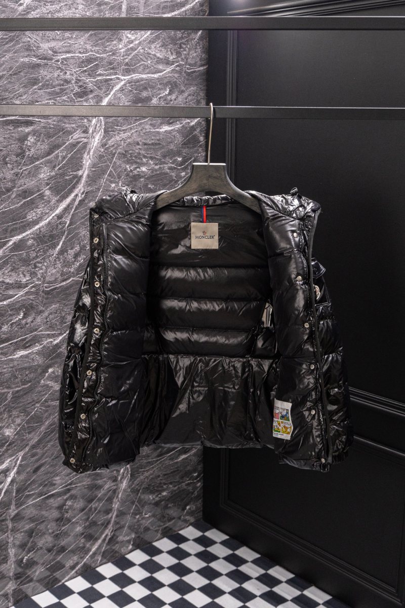 Пуховик Moncler