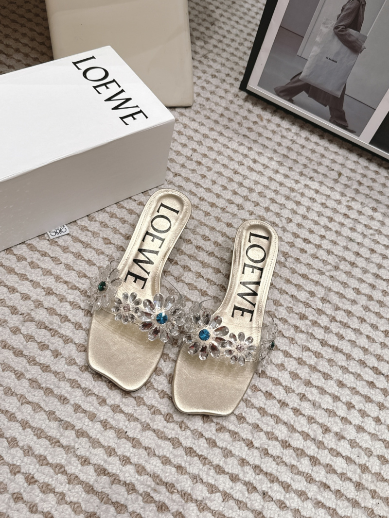 Женские сабо со стразами и цветочным декором Loewe