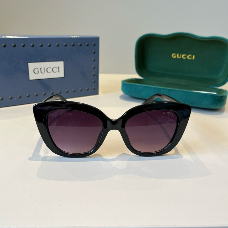 Солнцезащитные очки Gucci черные