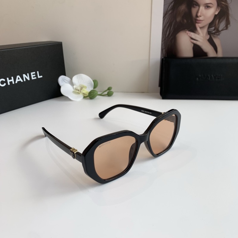 Солнцезащитные очки Chanel