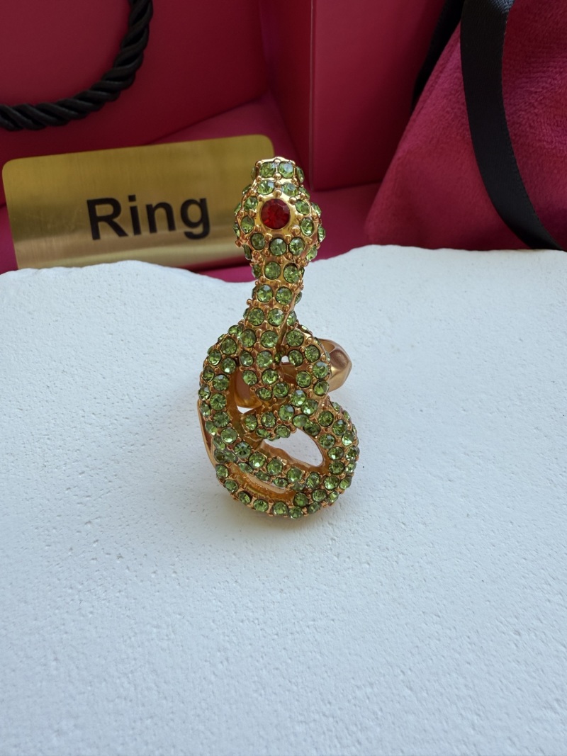 Кольцо в виде змеи с зелёными камнями Schiaparelli