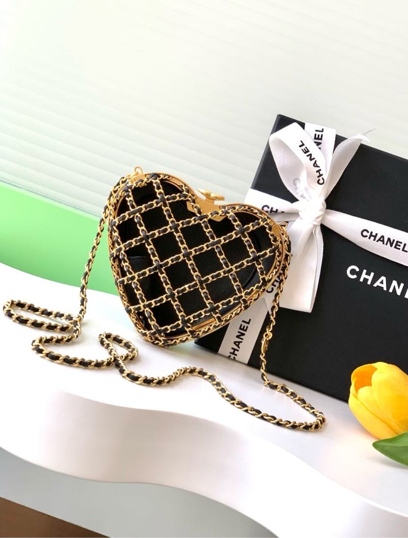 Сумка сердечко с металлической сеткой Chanel