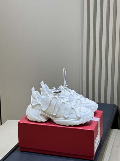 Белые кроссовки Roger Vivier с узором