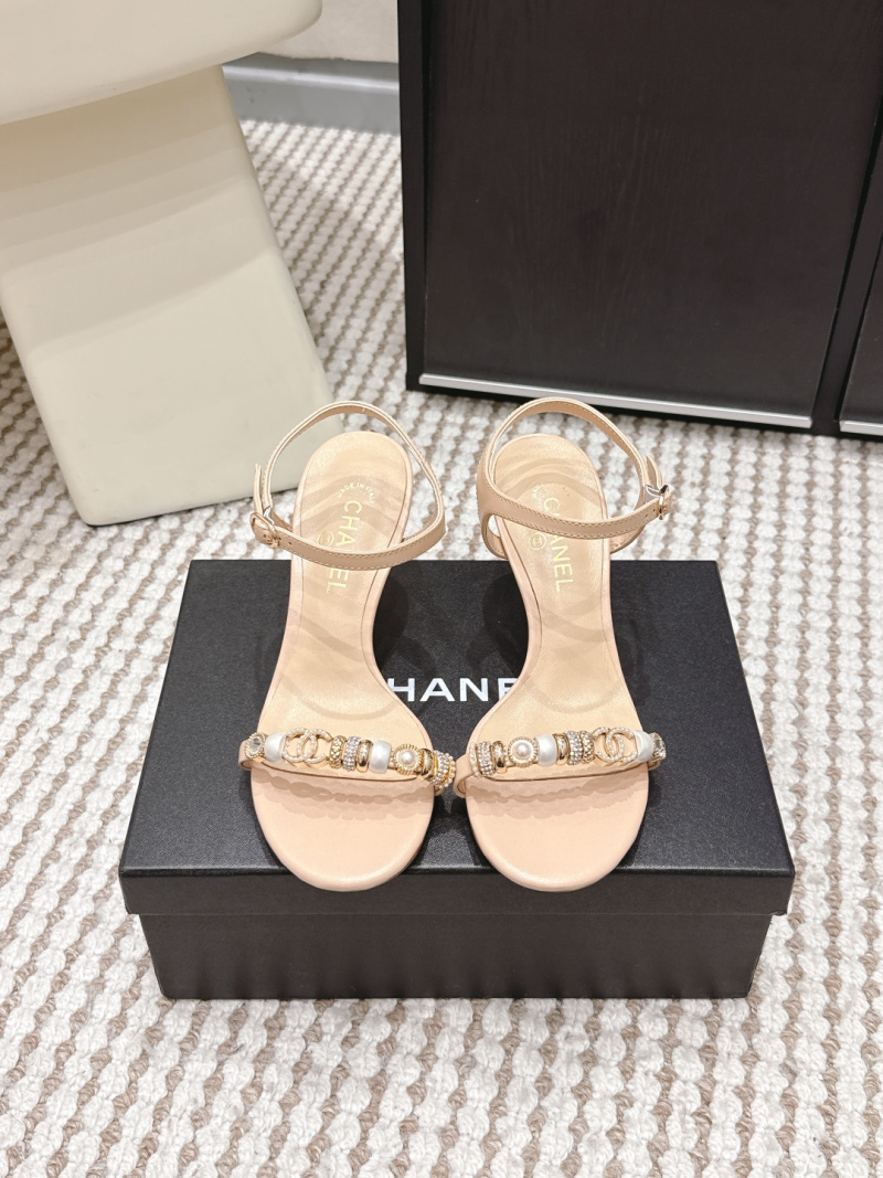 Босоножки на каблуке с жемчугом и цепью Chanel