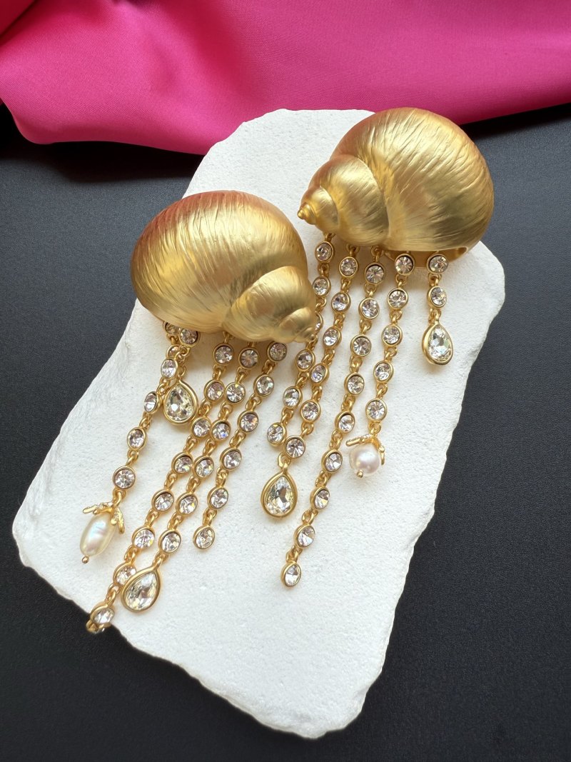 Серьги в виде улиток с кристаллами Schiaparelli