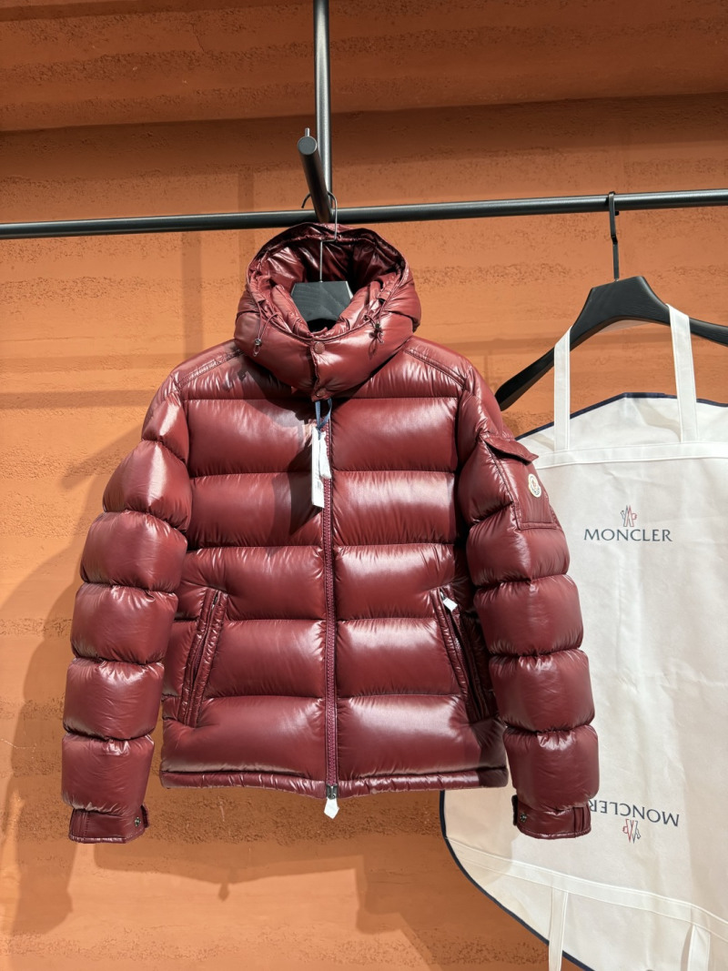 Пуховик Moncler