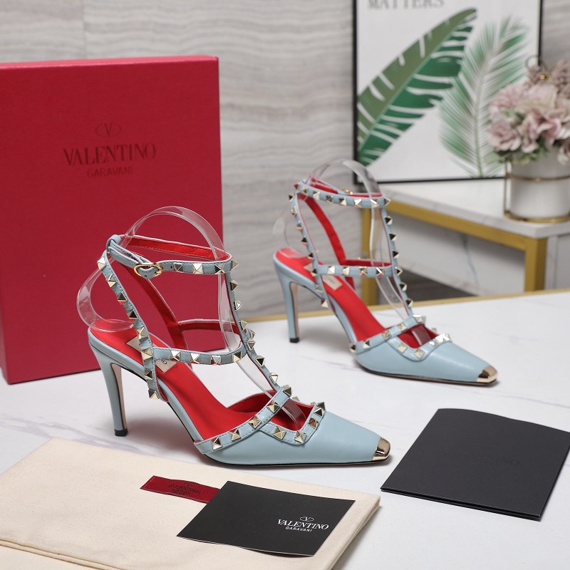 Женские босоножки Valentino с пирамидками Valentino Garavani