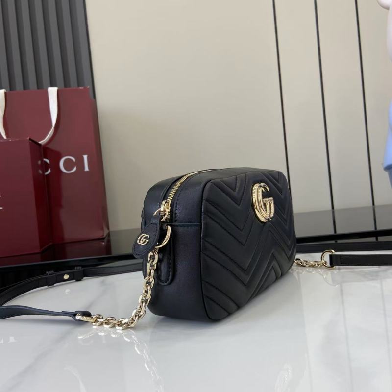 Черная сумка-кроссбоди Gucci с золотой фурнитурой
