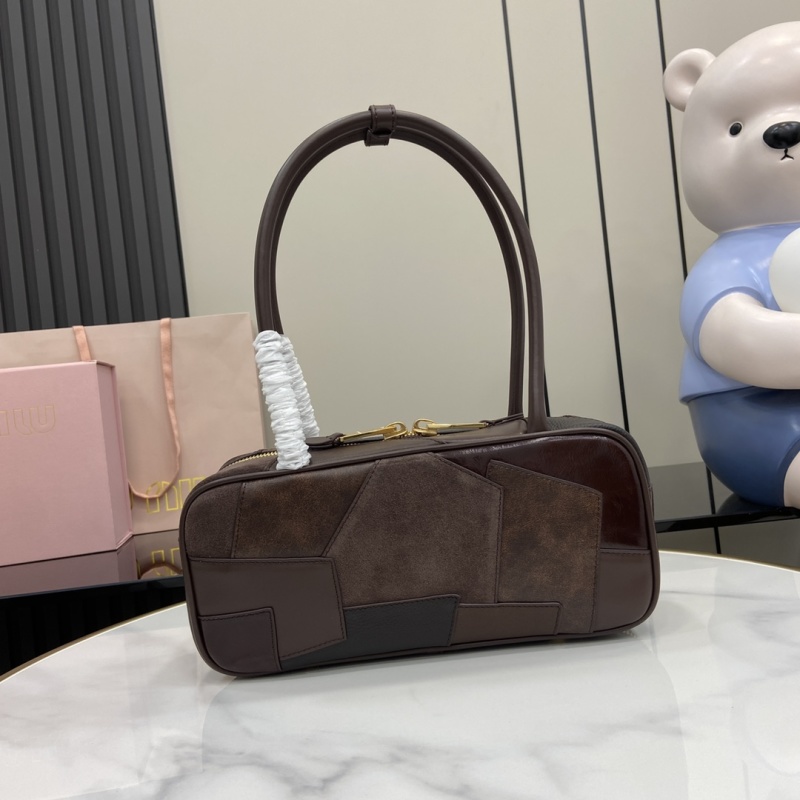 Сумка Miu Miu с ручкой и логотипом