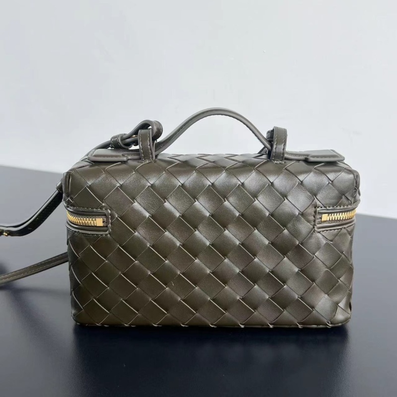 Bottega Veneta Vanity Case Кожаная косметичка с плетением