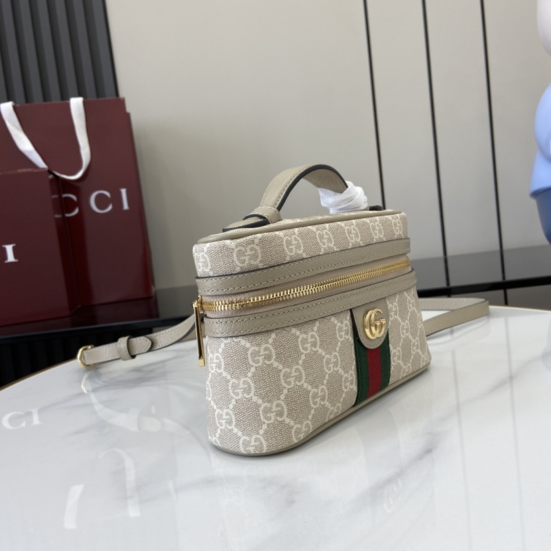 Косметичка Gucci с монограммой и ремешком