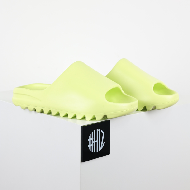 Шлёпанцы Yeezy