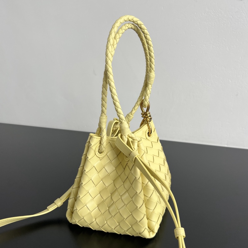 Сумка Bottega Veneta intrecciato с плетеными ручками
