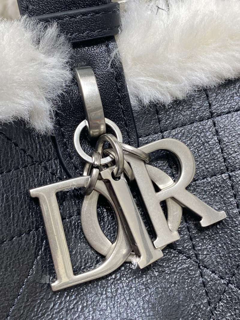 Сумка Dior с меховой окантовкой чёрная