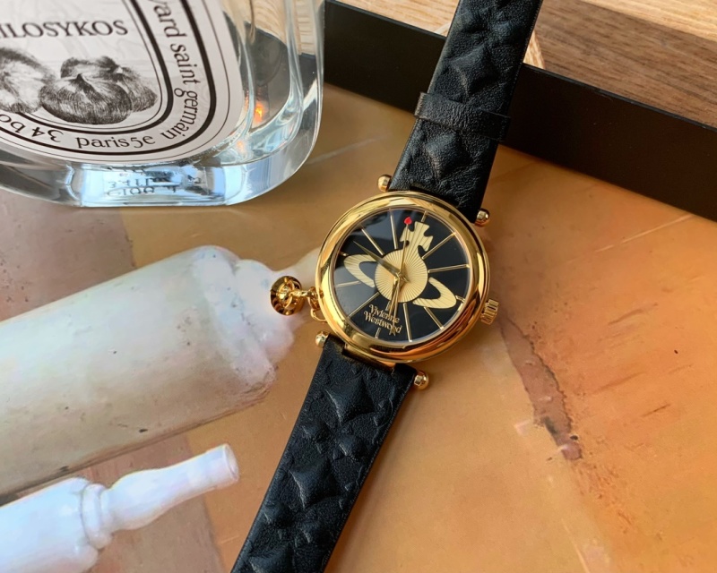Часы Vivienne Westwood