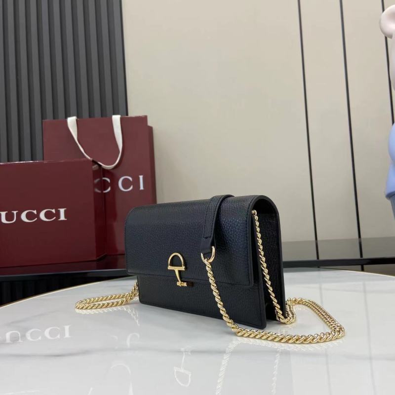 Черная кожаная сумка-клатч с цепочкой Gucci