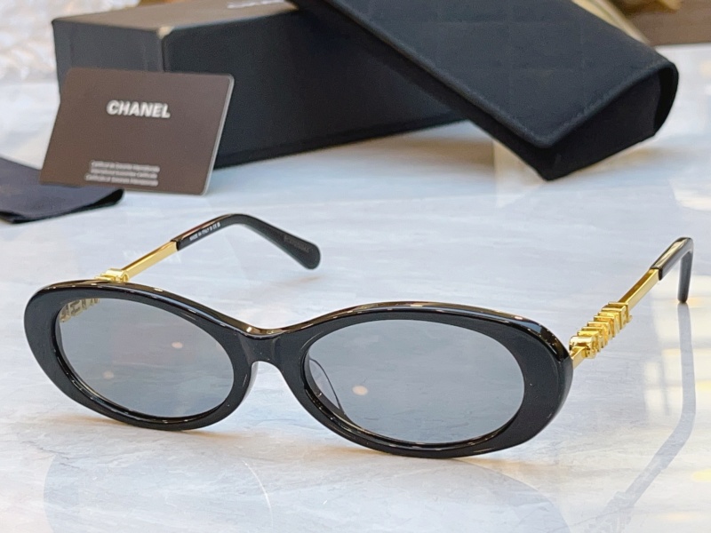 Солнцезащитные очки Chanel, модель CH5565A, черные