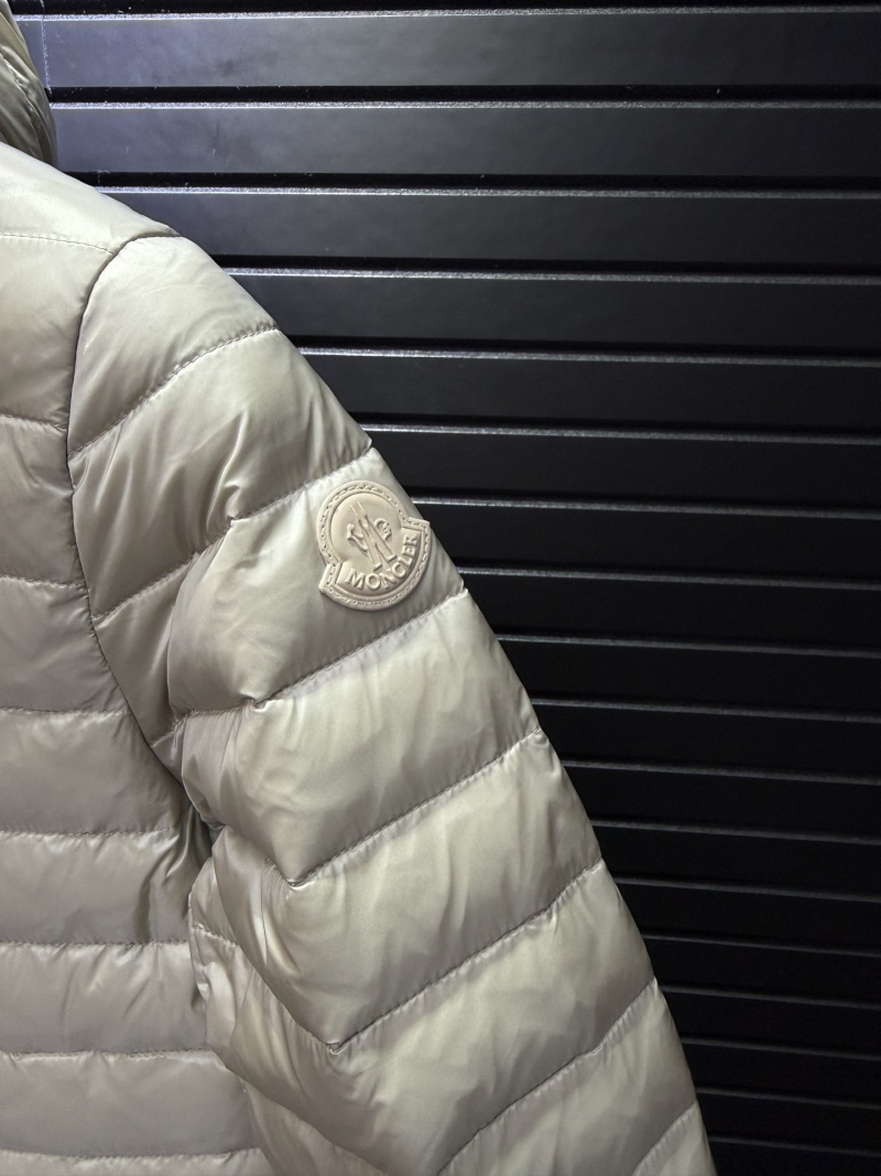 Пуховик Moncler