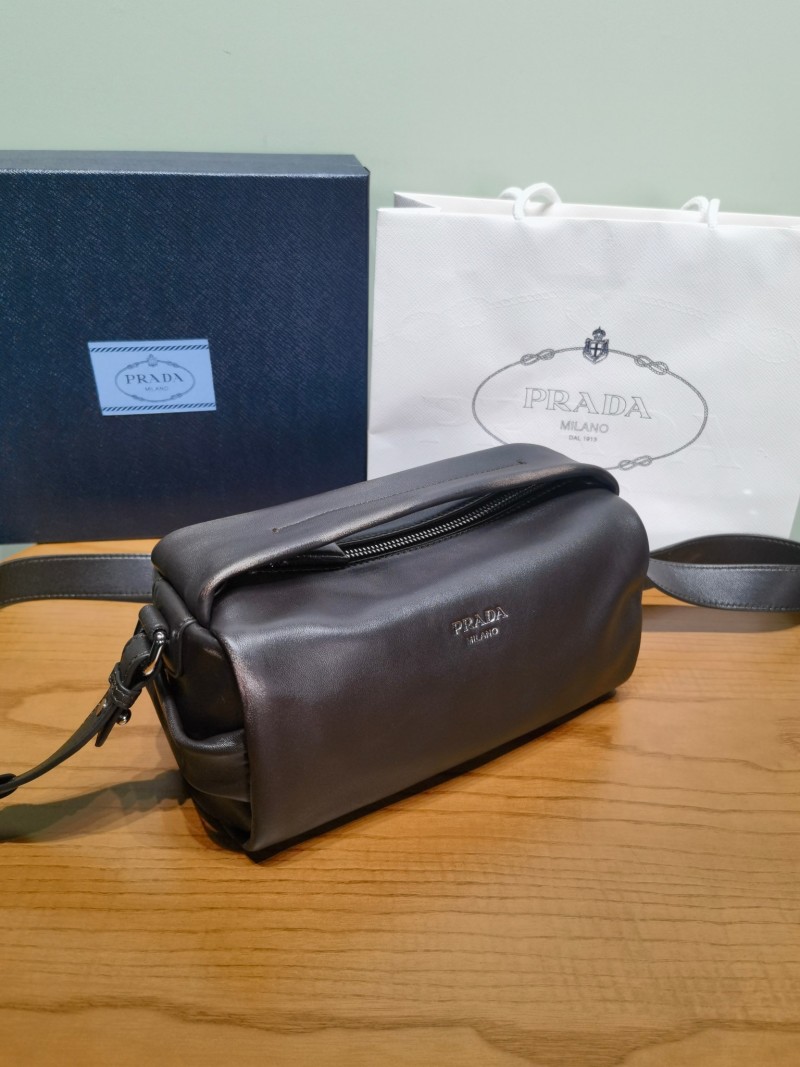 Сумка Prada из тёмно-коричневой кожи