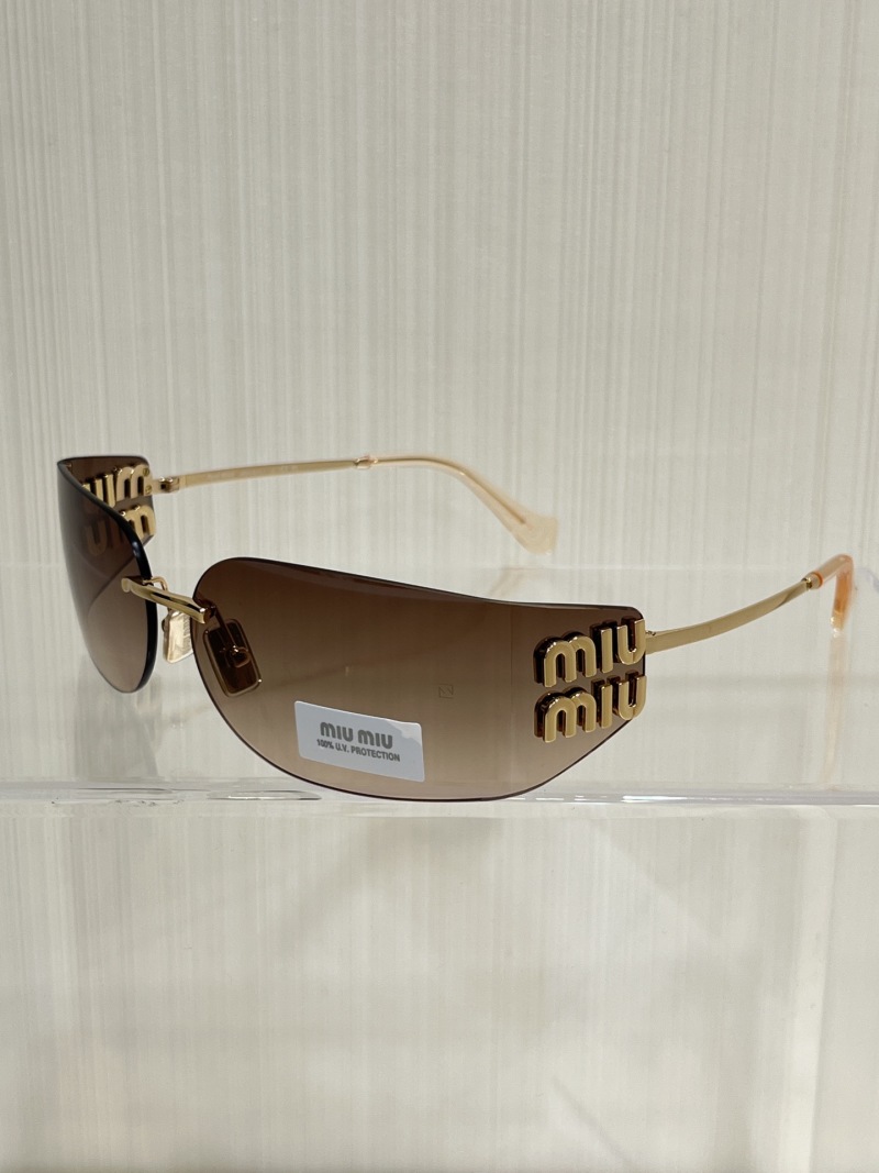 Солнечные очки Miu Miu